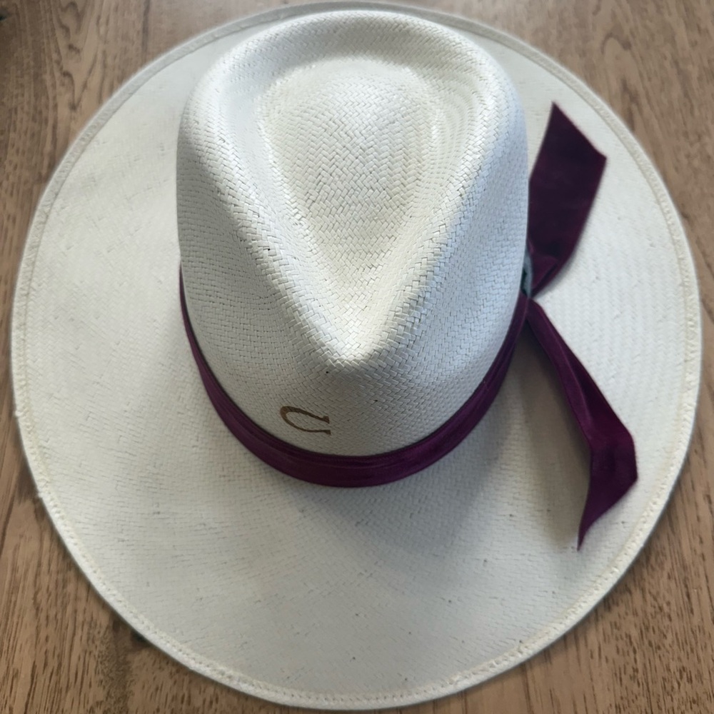 Charlie 1 Horse “Truth” hat